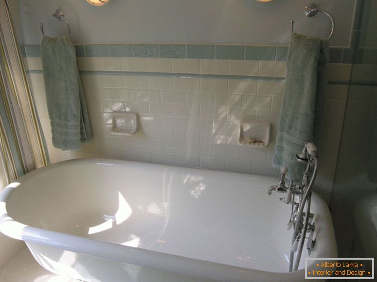 slatka-kupatilo-tradicionalna-bijelo-clawfoot-kada-u-malim-kupatilo-design-ideje-slike-za-svježe-o-interijer-2017-kupatilo-kat-crijep-ideje-tradicionalni