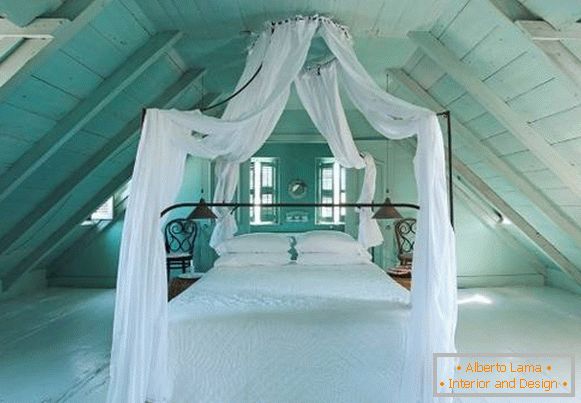 Romantična spavaća soba za potkrovlje