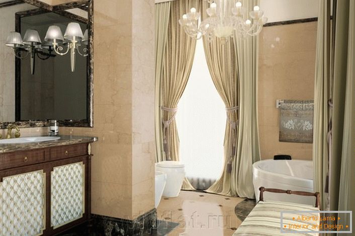 Plemeniti ukras kupaonice u neoklasičnom stilu ističe se pravilno odabranim namještajem.