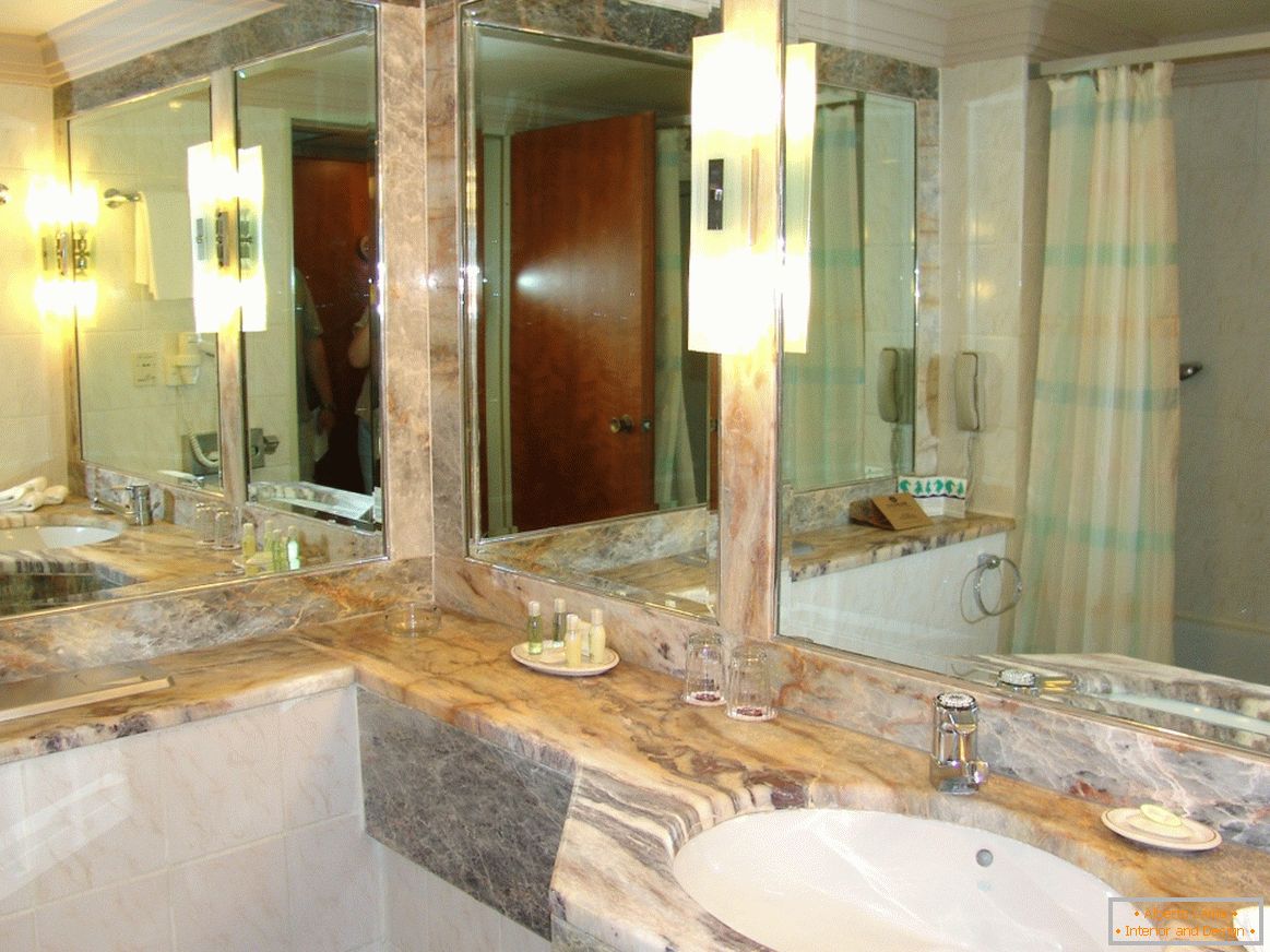 Zrcala u kupaonici