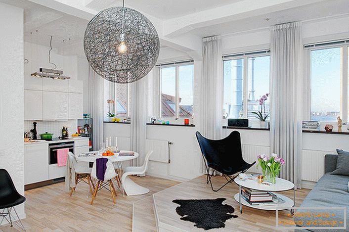 Studio apartman veličine 40 četvornih metara. Uređeno je u skandinavskom stilu. 