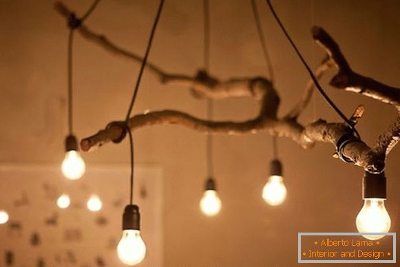 Kako napraviti stropnu svjetiljku sa stabla sa svojim vlastitim rukama