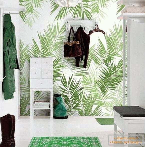Wallpapers s egzotičnim ornamentima u hodniku