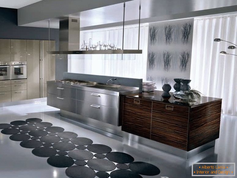 Kuhinja u visokotehnološkom stilu u kombinaciji s drvom i metalom