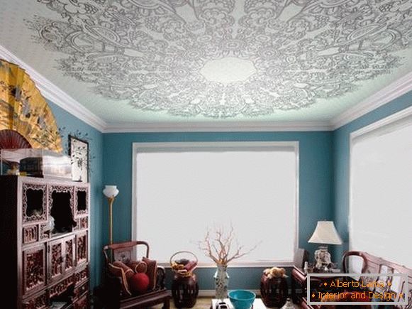 Izrada prostorije s plavim stropom s tiskanim uzorkom 2016