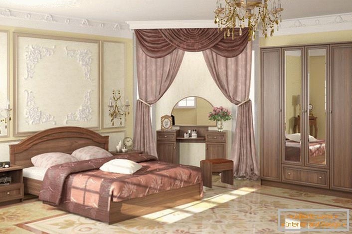 Elegantni modularni namještaj u klasičnom stilu za plemenitu, luksuznu spavaću sobu.