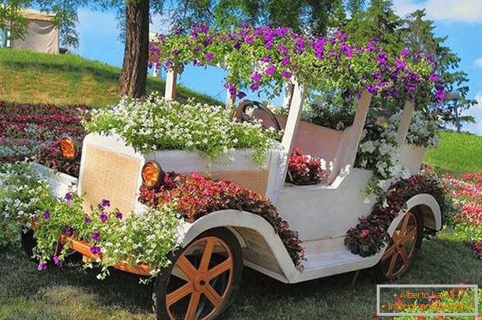 красивые cvjetne kolibe u dvorištu privatne kuće fotografija 5