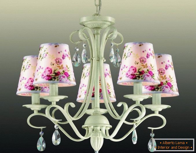Šarene stropne svjetiljke u stilu Provence