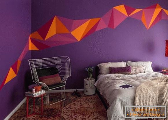 Ideje za slikanje zidova u apartmanu u ljubičastoj boji