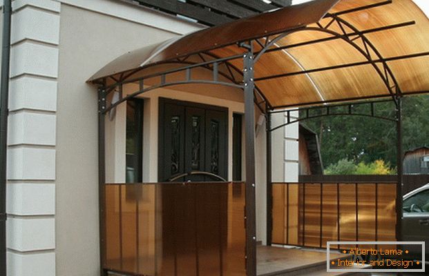 jednostavna trijem od polikarbonata u privatnoj kući