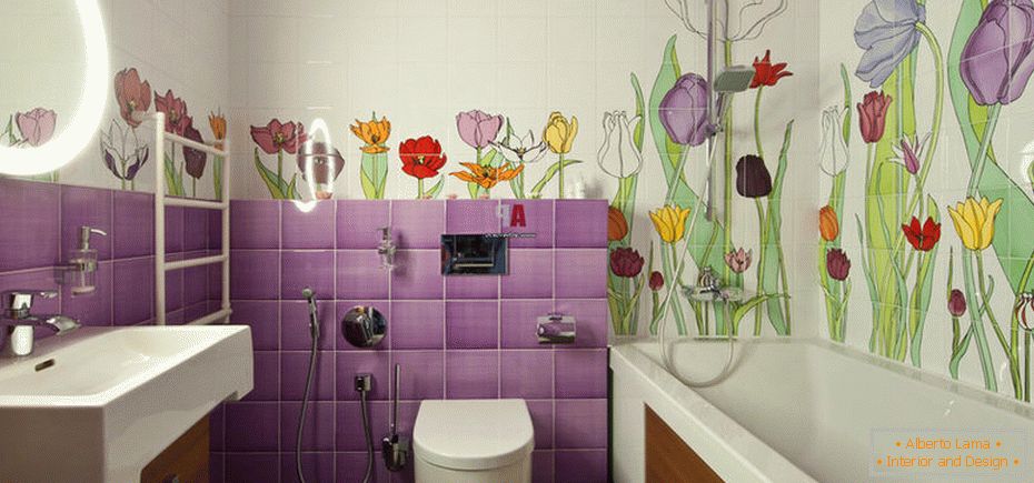 Crijep s cvjetnim uzorkom u kupaonici