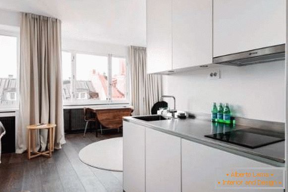 Dizajn kuhinje u malom studio apartmanu - minimalistička fotografija