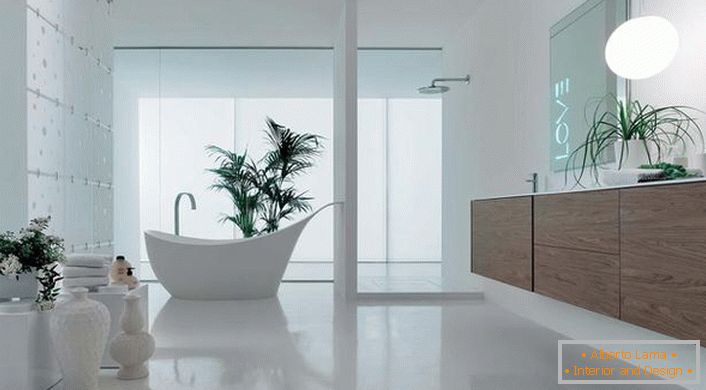 Velika kupaonica u visokotehnološkom stilu izrađena je u svijetlim bojama. Osvježite unutrašnjost sobe s svježim cvijećem.