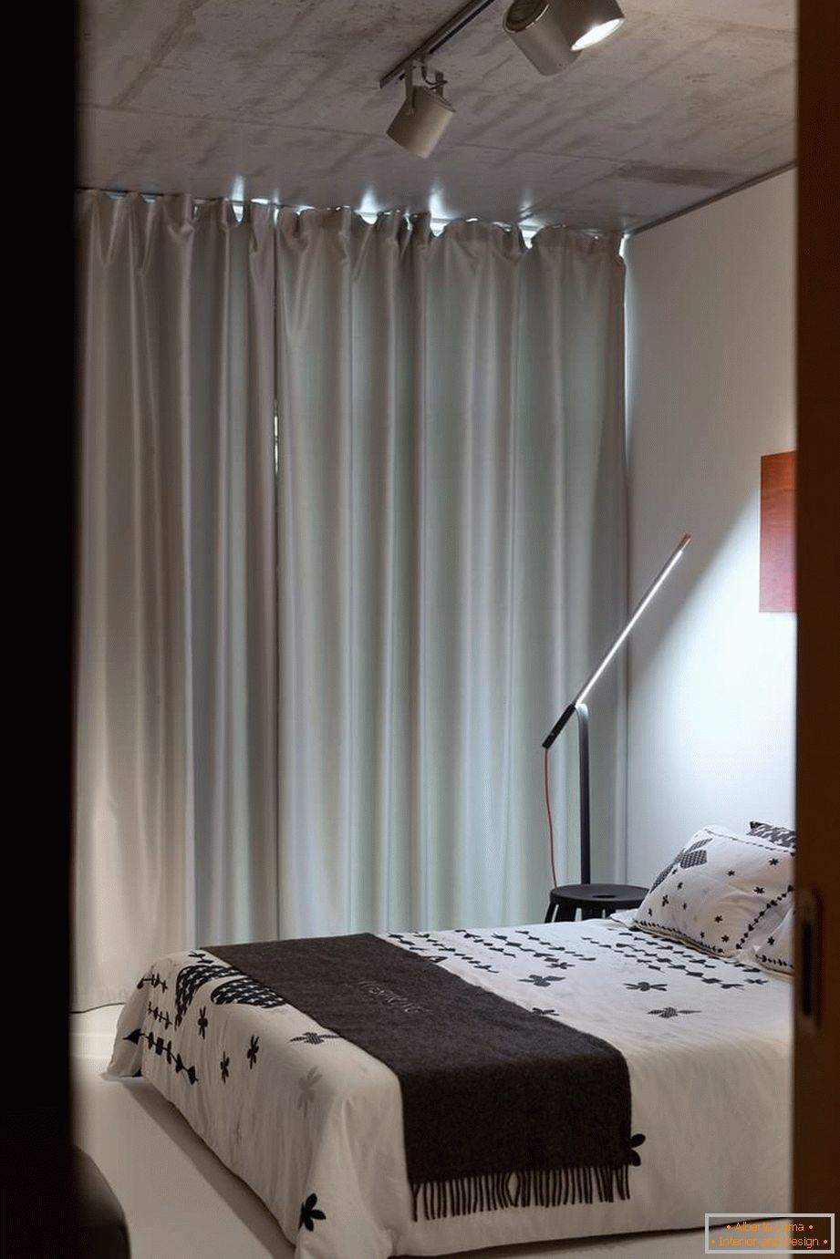 Spavaća soba malog jednosobnog stana u Kijevu