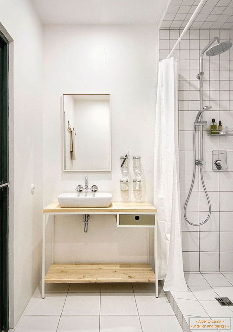 Moderna kupaonica interijera u bijeloj boji