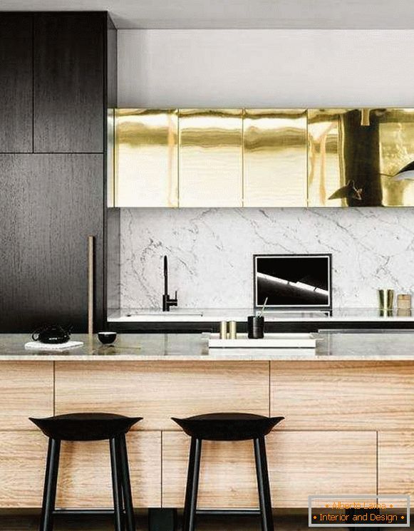 Kombinacija drva, metala i mramora u kuhinjskom dizajnu 2018
