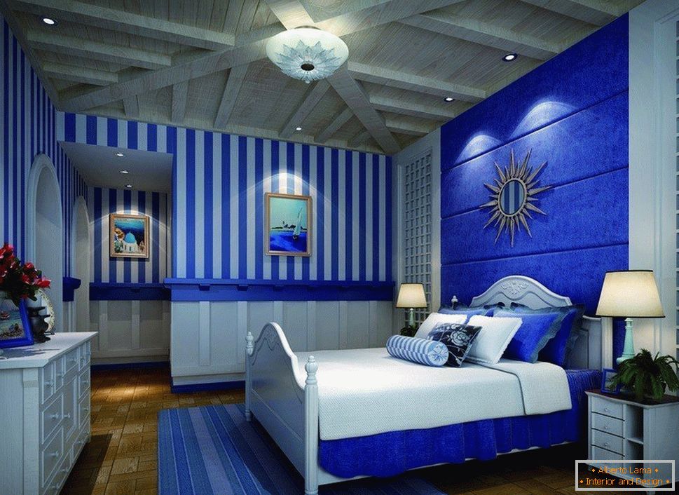 Interijer bijele i plave spavaće sobe
