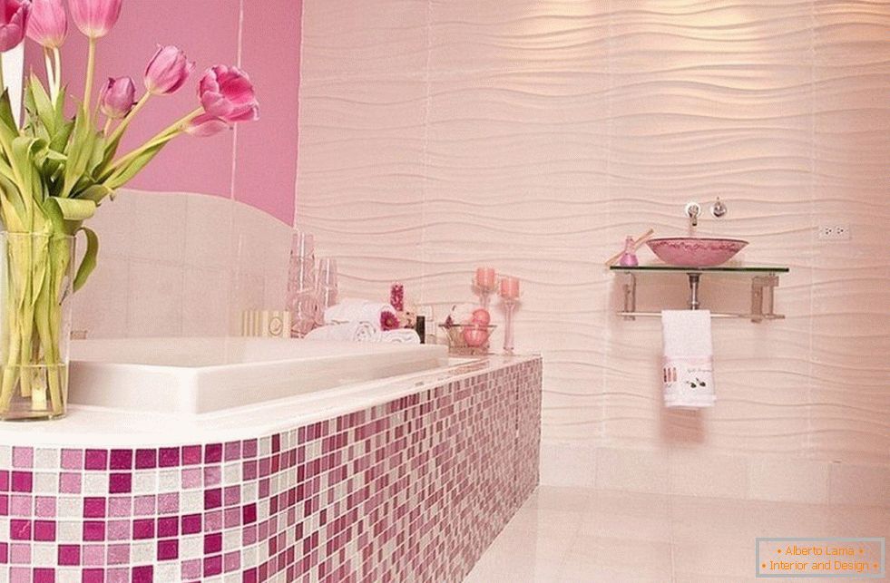 Kupaonica u ružičastoj mozaik