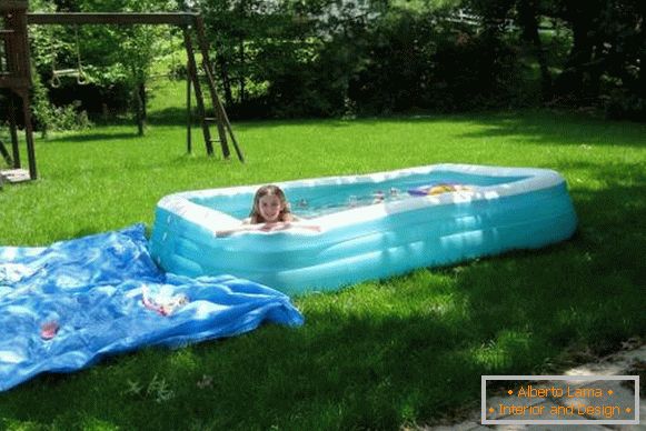 Mali dječji bazen - fotografija bazena na napuhavanje