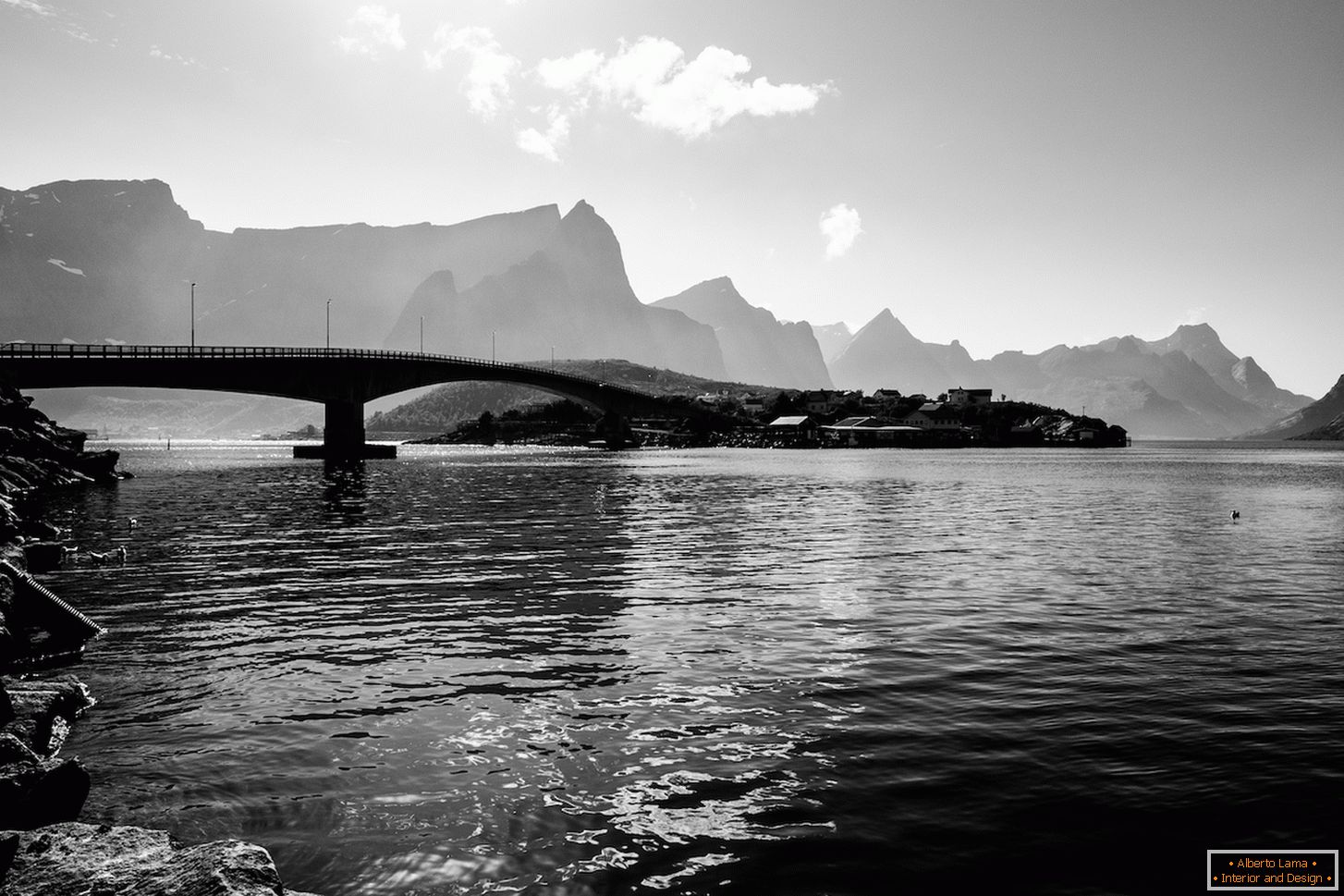 Crno-bijeli snimak mosta