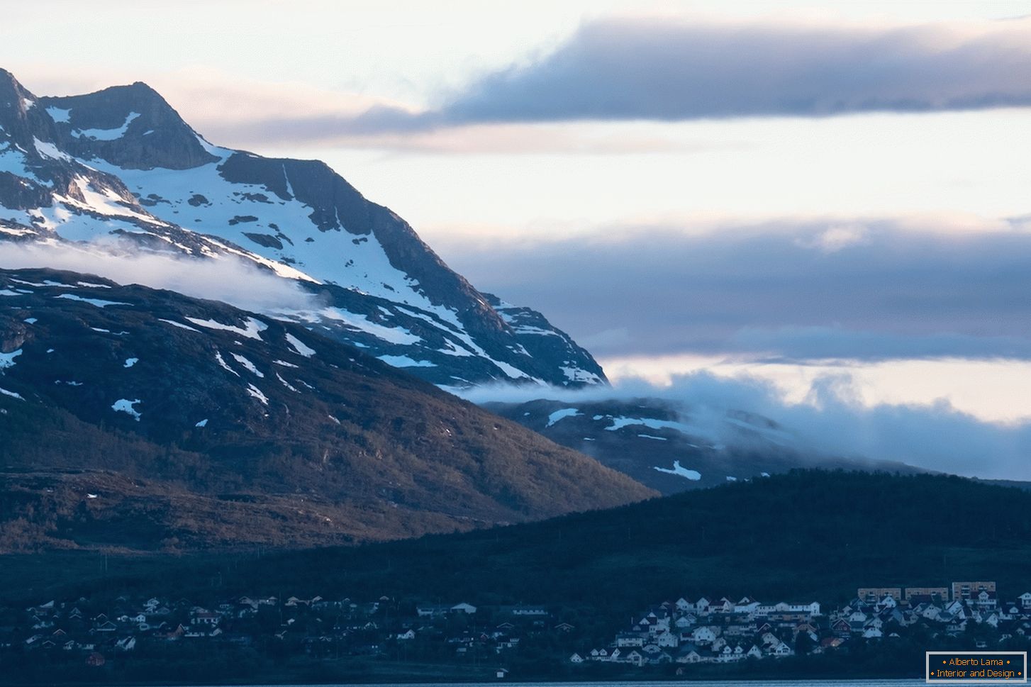 Красивые пейзажи гор в Tromsjo