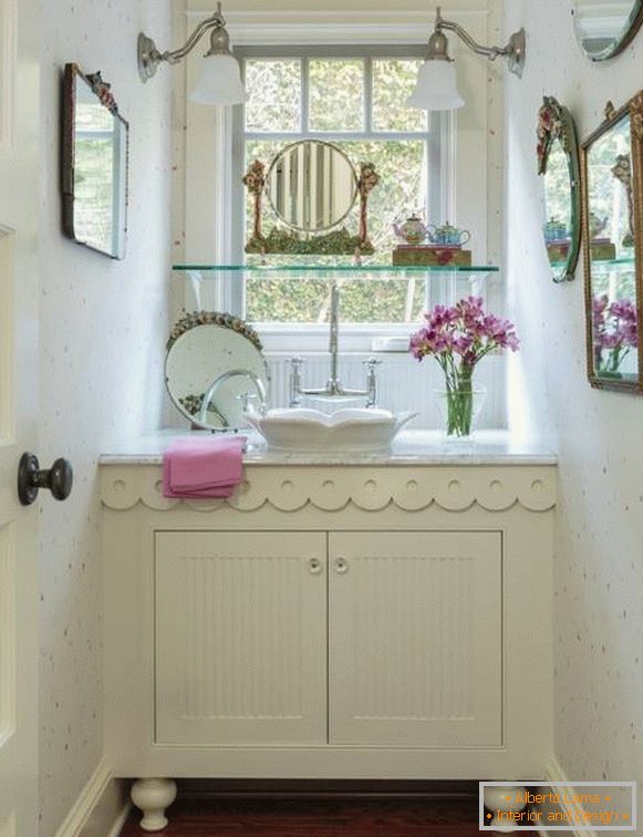 Zrcala i ostali kupaonski pribor u stilu Provence