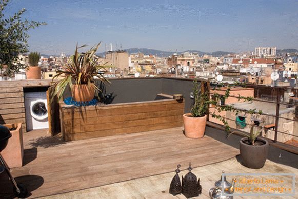 Balkon malog studija u Barceloni