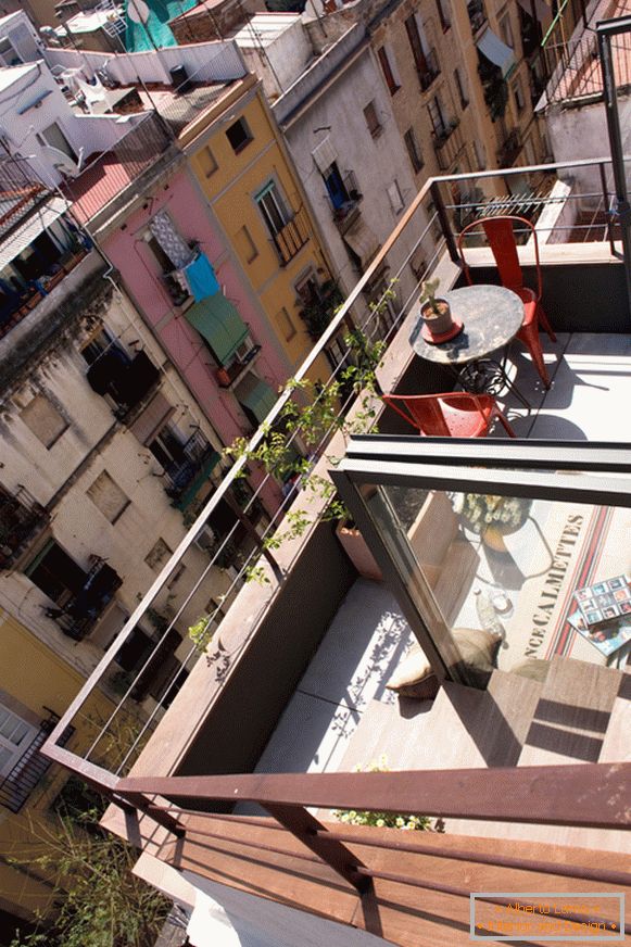 Pogled s balkona malog studija u Barceloni