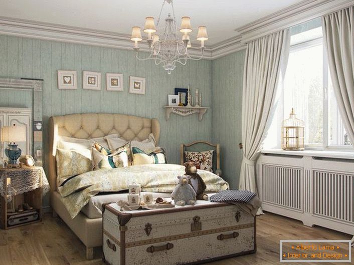 Ugodna spavaća soba u rustikalnom stilu u pokrajini France Chateau.