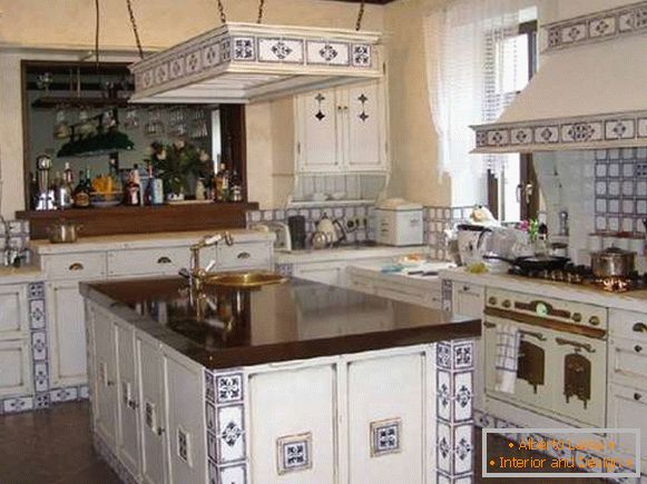 Fotografija kuhinje u privatnoj kući u stilu Provence