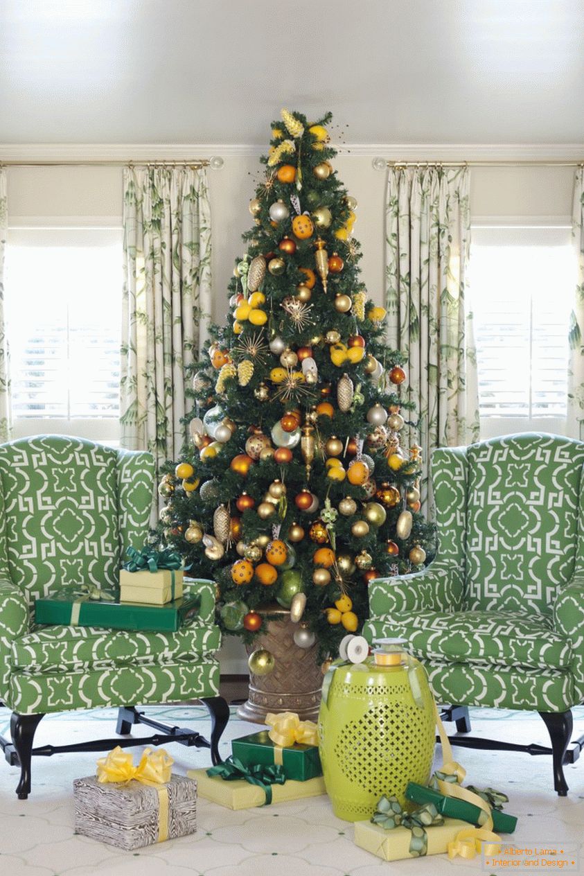Veliko božićno drvce u loncu, za sigurnost kućnih ljubimaca