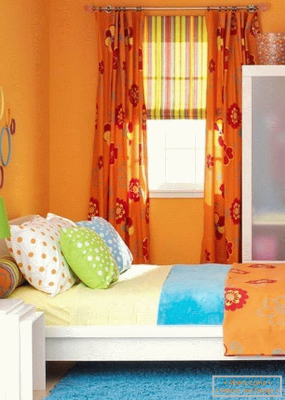 Narančasta boja u unutrašnjosti dječje sobe
