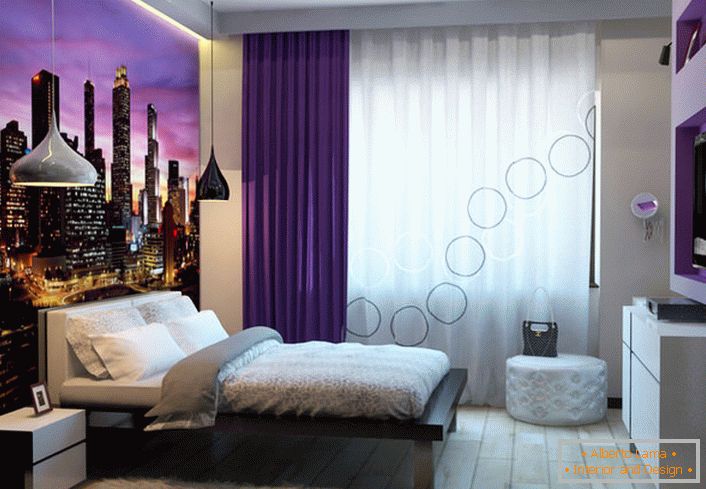 Moderni interijer spavaće sobe je udoban, praktičan i udoban. 