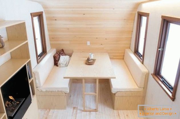 Ugodna mini-kuća: fotografija iz Ontarija - drveni ukras