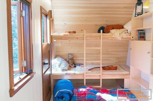 Ugodna mini-kuća: fotografija iz Ontarija. Proširivi dio ispod kreveta