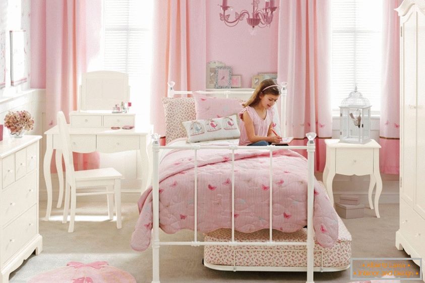 Dizajn dječje sobe u ružičastim tonovima
