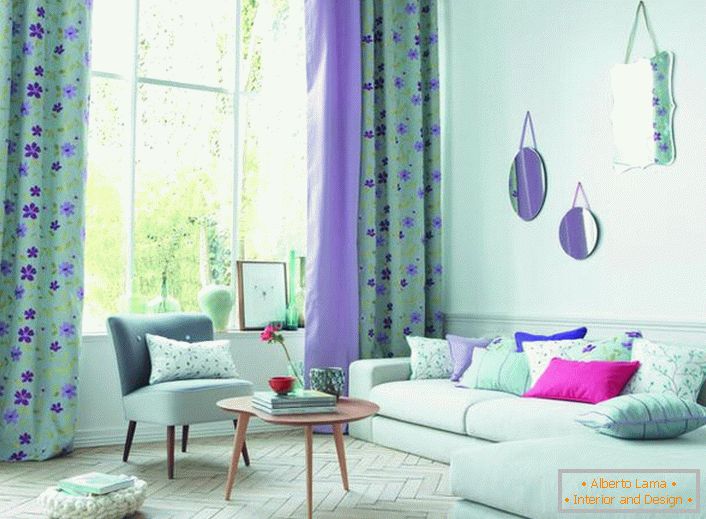 Blago plava boja daje unutarnjem izgledu dnevne sobe neku vrstu lakoće i nekompliciranosti.