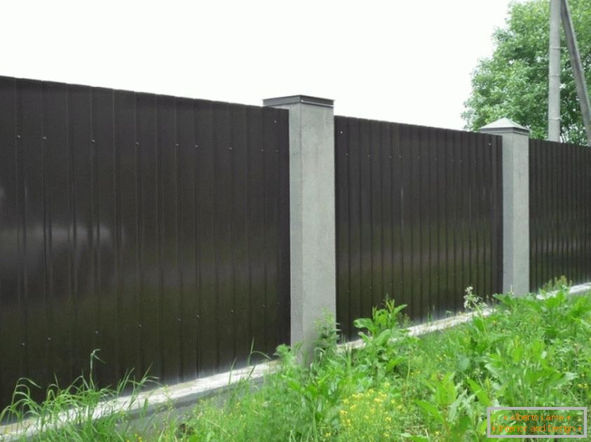 Zid profiliran na ogradi