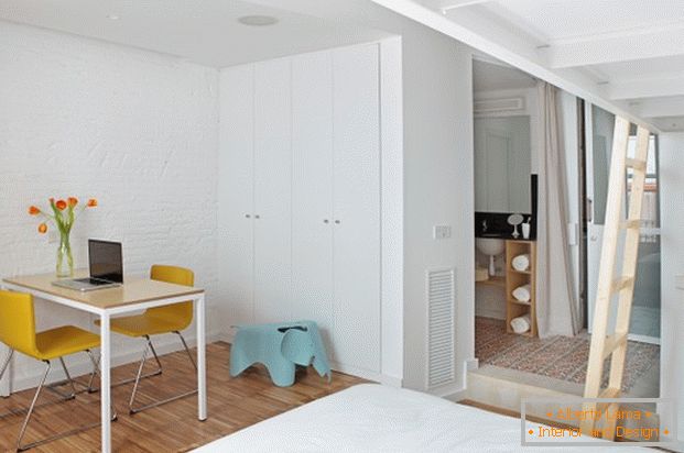 Projekt mini apartmana: radni kutak u spavaćoj sobi