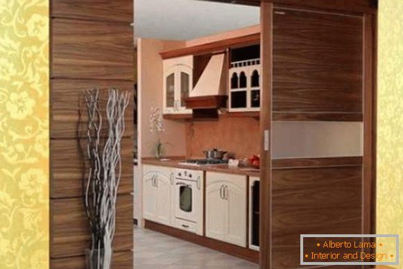 Moderna drvena klizna vrata za kuhinju - fotografija u unutrašnjosti