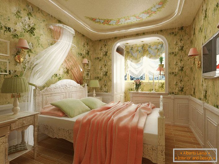 Spavaća soba u francuskom stilu za mladu damu. Neobična namjena dizajna je značajna za ukrašavanje zidova s ​​cvjetnim ispisom.