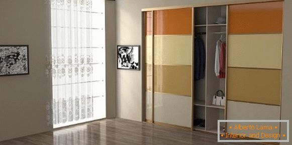 Odjeljak s ugrađenim ormarićima - foto dizajn u spavaćoj sobi sa staklom