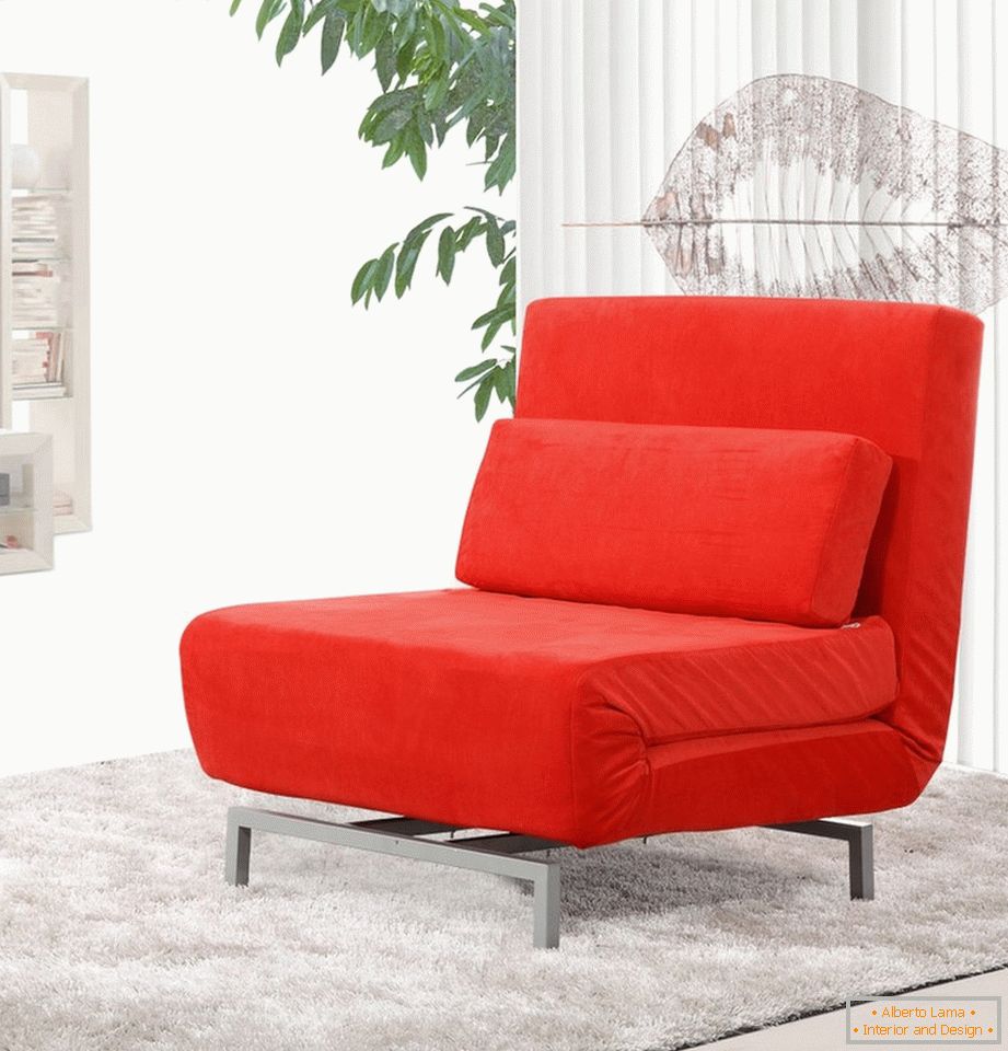 Sjajna crvena kauč