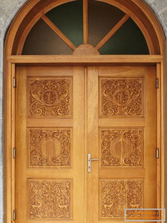 Prednja ulazna vrata od drva