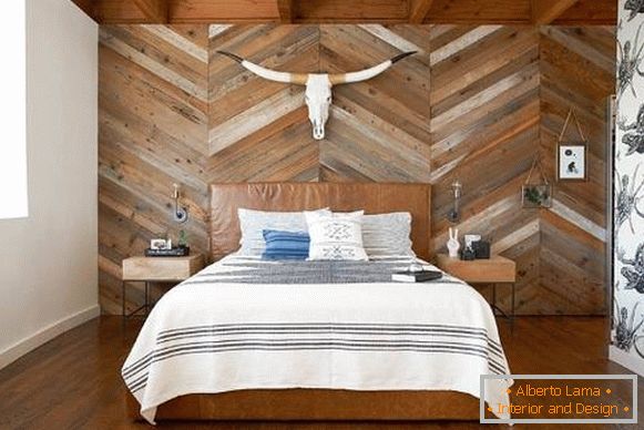 Slika spavaće sobe u modernom stilu s drvenim pločama
