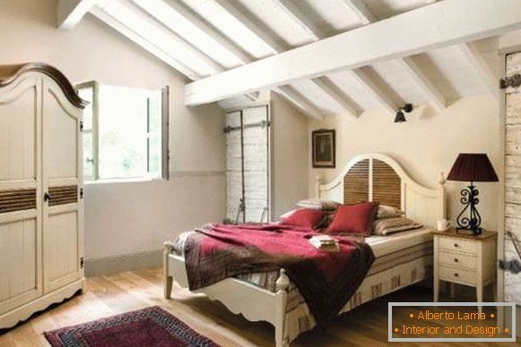 Krevet u stilu Provence sa strogo odabranim namještajem