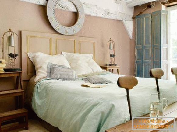 Mala spavaća soba u stilu Provence - fotografija kreativnog interijera