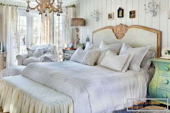 Spavaća soba u stilu cheby šik s elementima Provence
