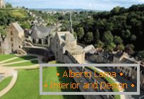 Drevni utvrđeni grad Fougeres. Brittany, Francuska