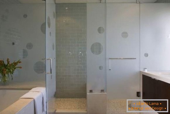Saznajte kako kupiti elegantna staklena vrata kupaonice